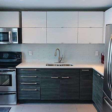 Spacious 3 Bdrm Home Near Downtownオタワ エクステリア 写真