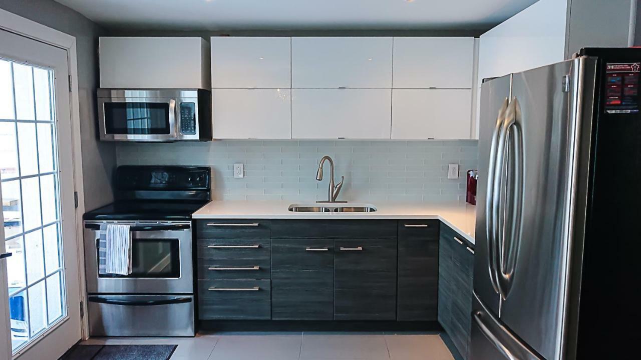 Spacious 3 Bdrm Home Near Downtownオタワ エクステリア 写真