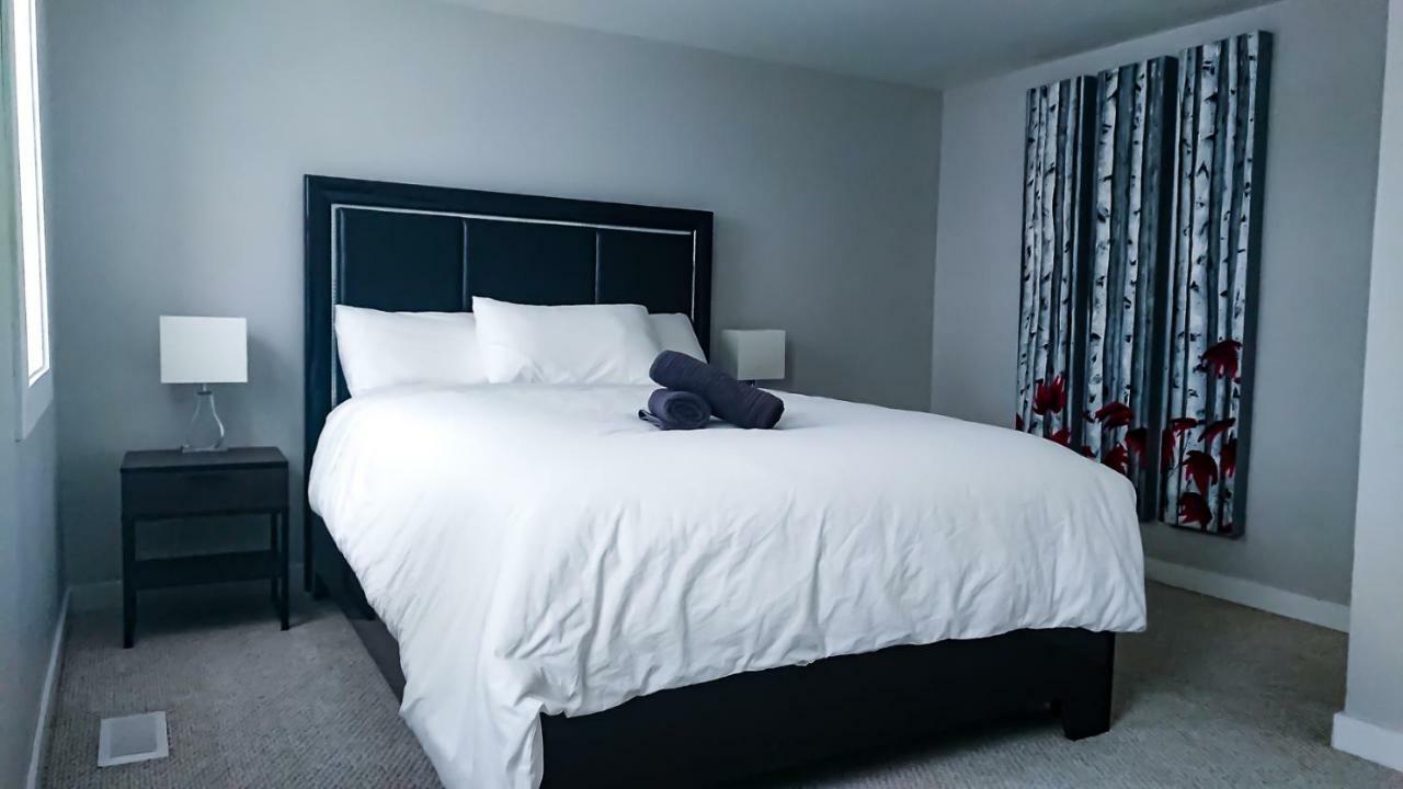 Spacious 3 Bdrm Home Near Downtownオタワ エクステリア 写真