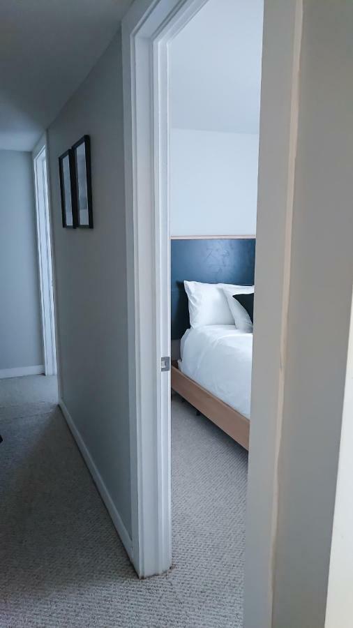 Spacious 3 Bdrm Home Near Downtownオタワ エクステリア 写真